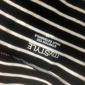 Cute women’s striped turtleneck. Size large